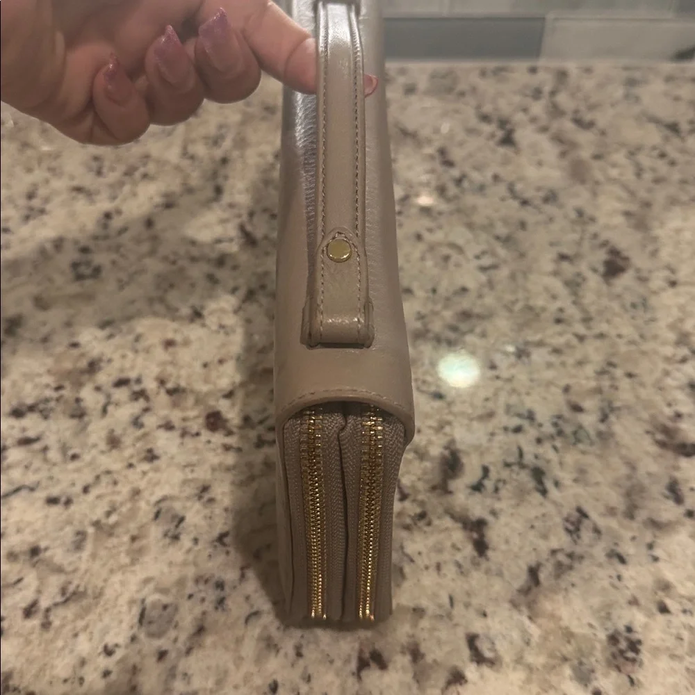 Tory Burch Beige Leather clutch